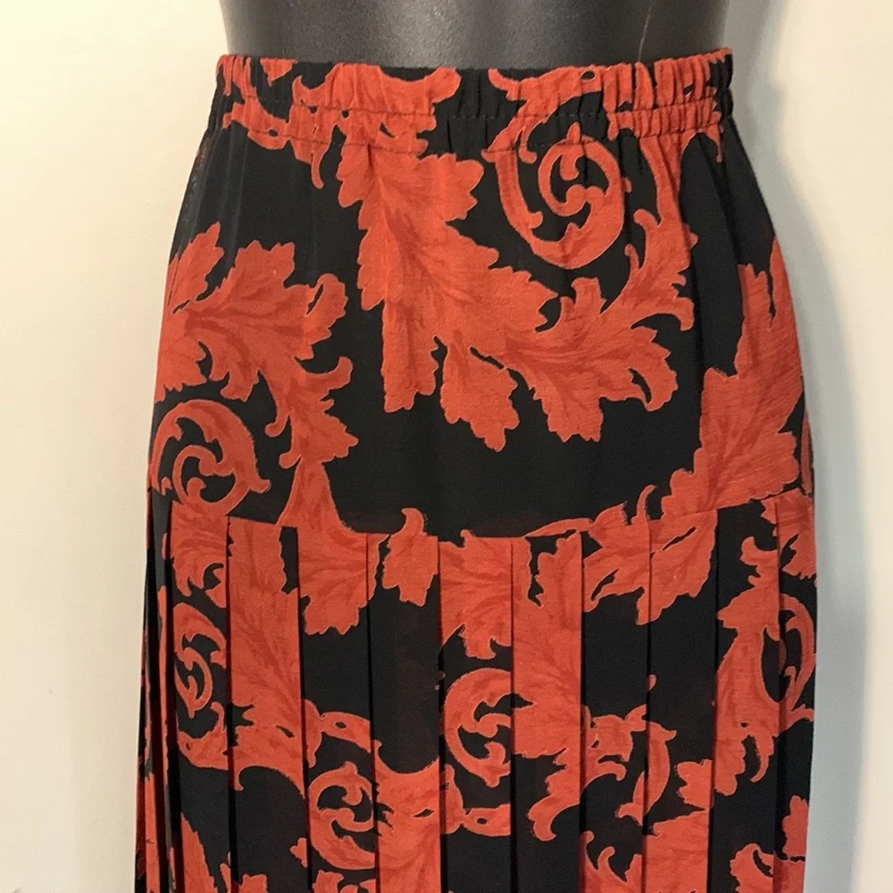 Stylish classy  pleated flowing skirt , elastic waistline in earthy tones - Picture 2 of 4